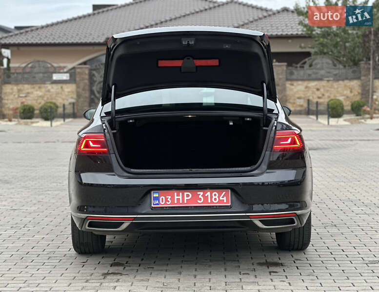 Седан Volkswagen Passat 2021 в Ровно