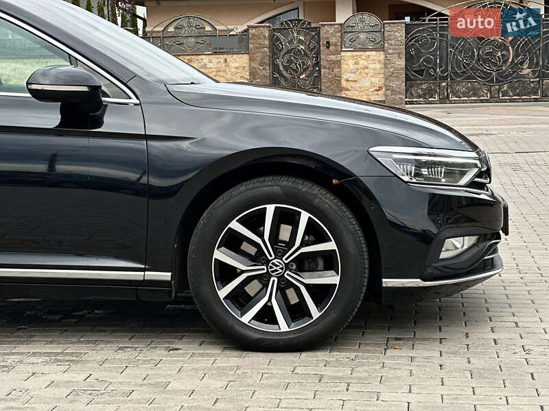 Седан Volkswagen Passat 2021 в Ровно