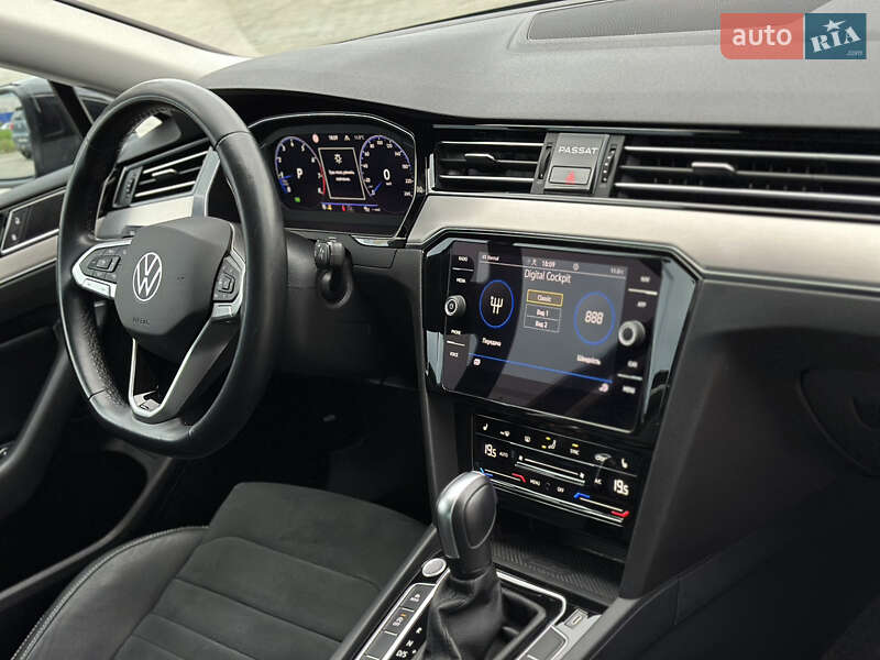 Седан Volkswagen Passat 2021 в Ровно