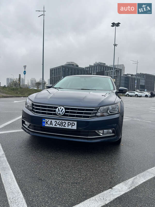 Седан Volkswagen Passat 2018 в Киеве