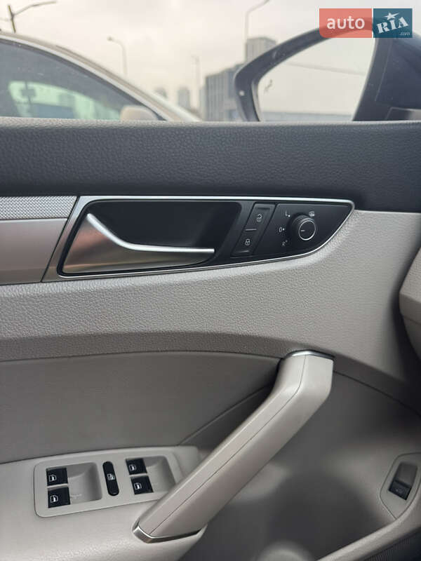 Седан Volkswagen Passat 2018 в Киеве