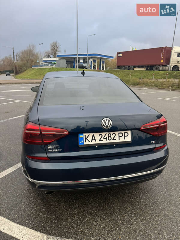 Седан Volkswagen Passat 2018 в Киеве