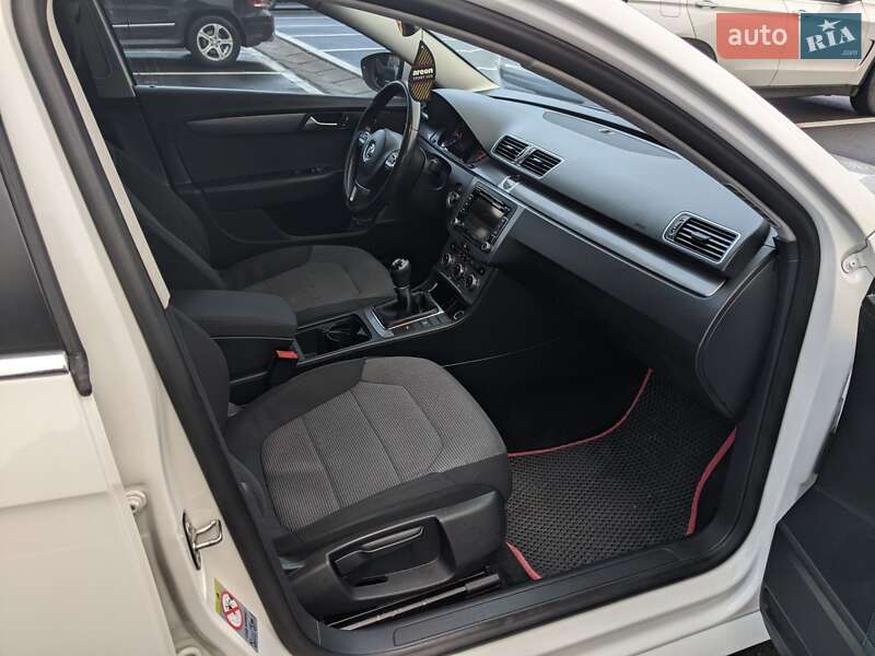 Седан Volkswagen Passat 2013 в Ивано-Франковске фото 71 Седан Volkswagen Passat 2013 в Ивано-Франковске