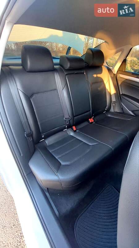 Седан Volkswagen Passat 2014 в Кропивницком