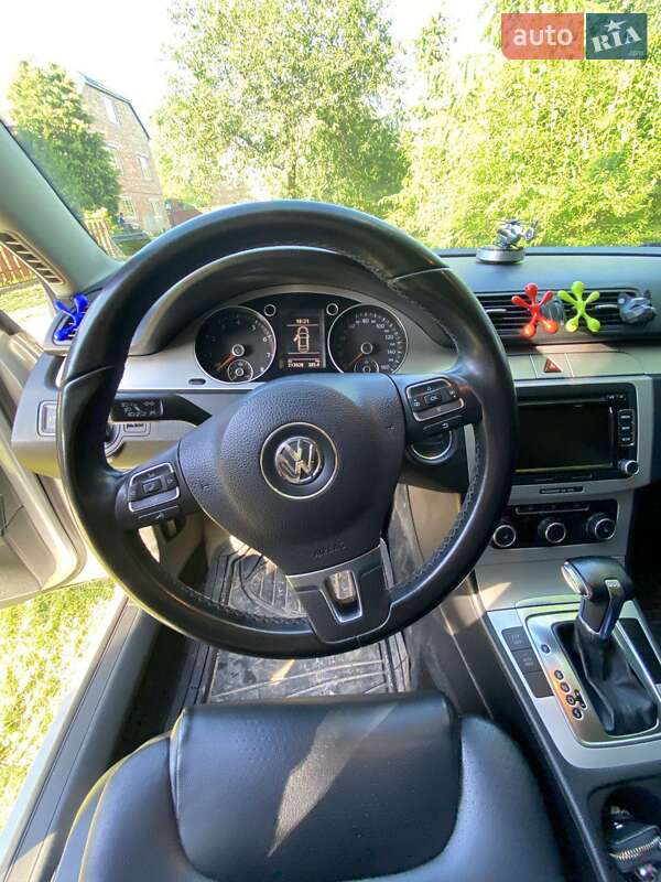 Седан Volkswagen Passat 2009 в Львове
