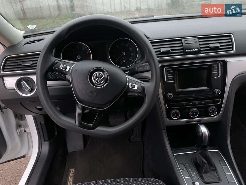 Седан Volkswagen Passat 2017 в Черкассах