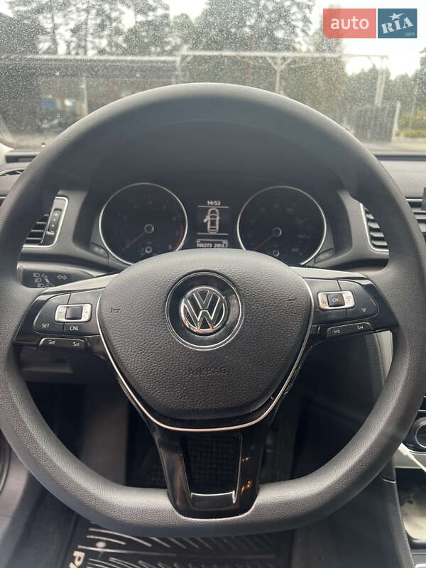 Седан Volkswagen Passat 2016 в Луцьку