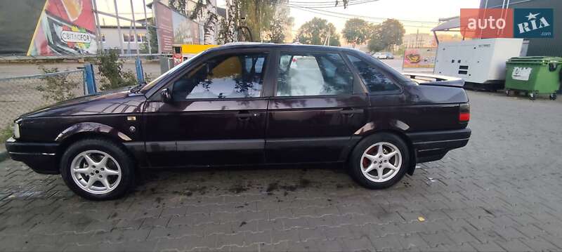 Седан Volkswagen Passat 1992 в Чернівцях