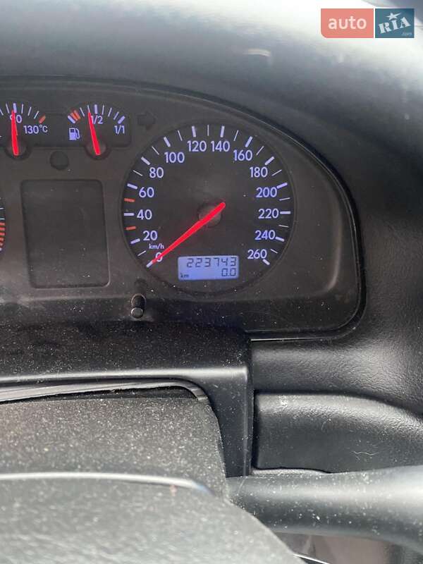 Универсал Volkswagen Passat 1999 в Киеве