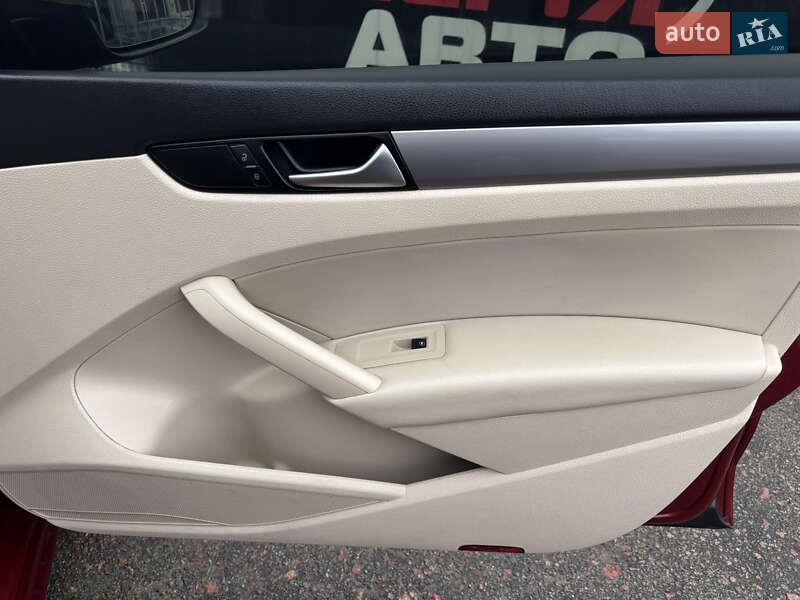 Седан Volkswagen Passat 2015 в Киеве