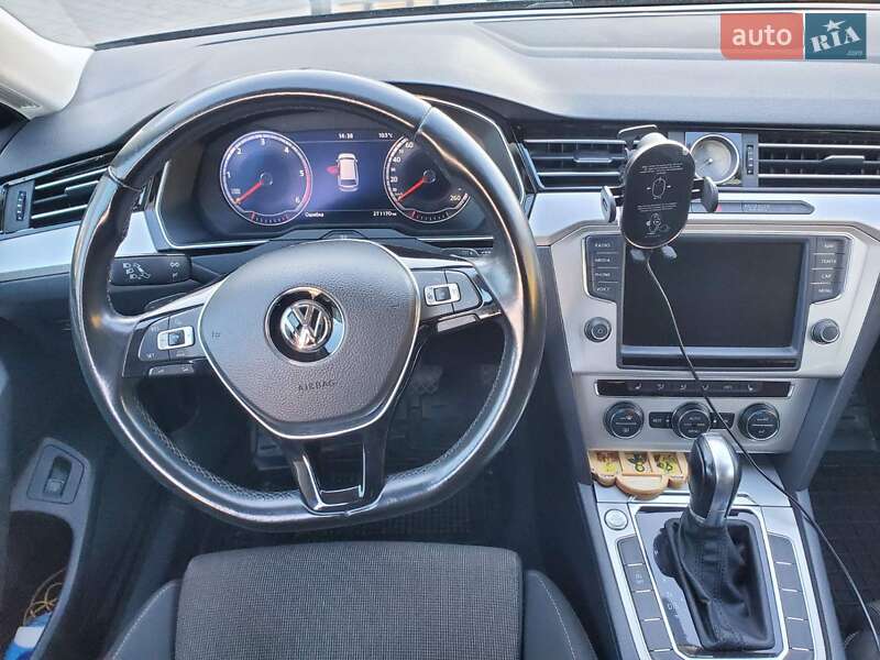 Універсал Volkswagen Passat 2015 в Ужгороді