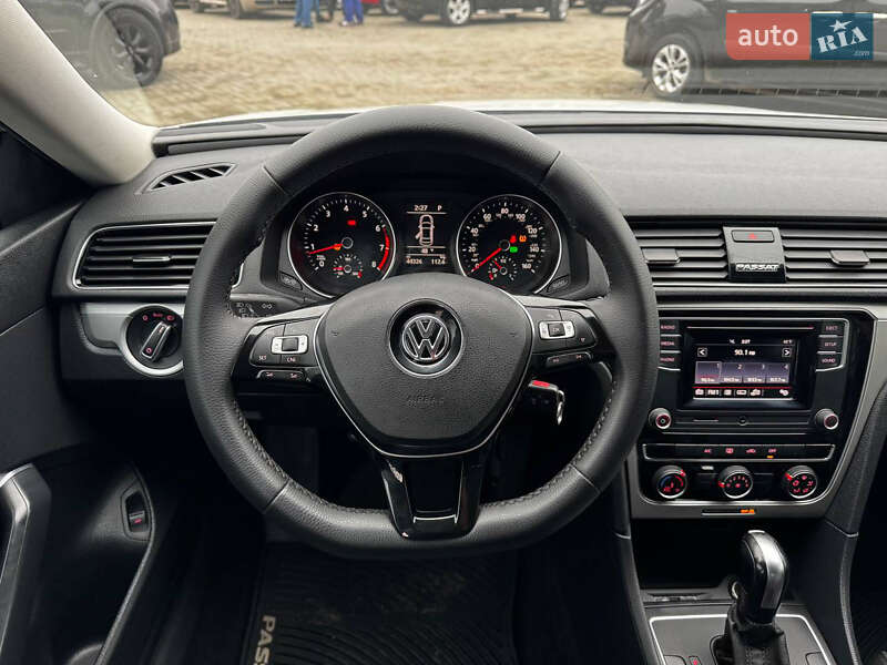 Седан Volkswagen Passat 2018 в Днепре