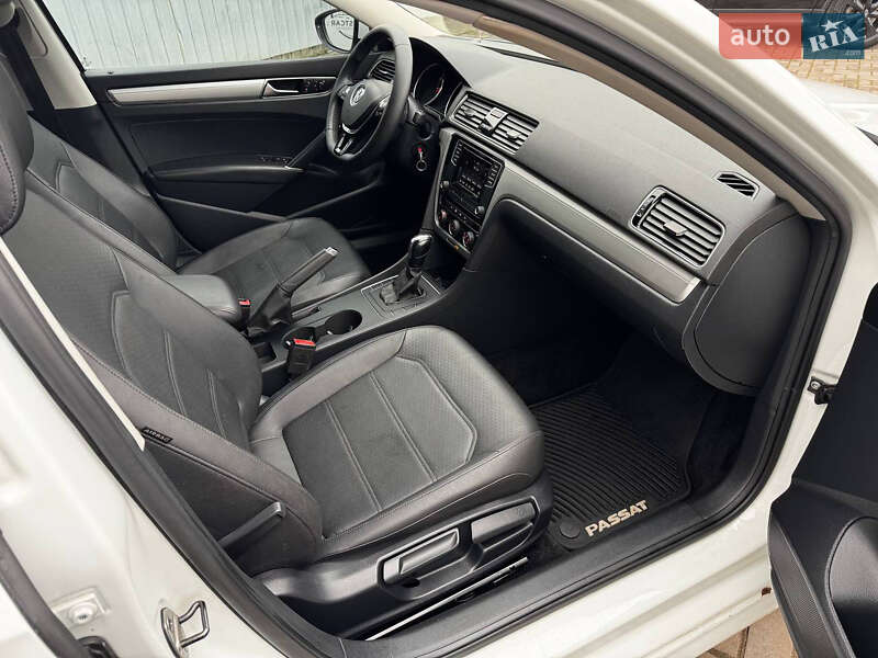 Седан Volkswagen Passat 2018 в Днепре