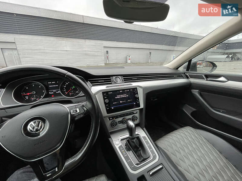 Универсал Volkswagen Passat 2017 в Киеве фото 9 Универсал Volkswagen Passat 2017 в Киеве