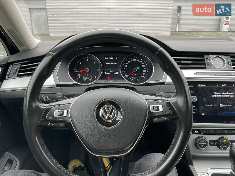 Универсал Volkswagen Passat 2017 в Киеве фото 13 Универсал Volkswagen Passat 2017 в Киеве