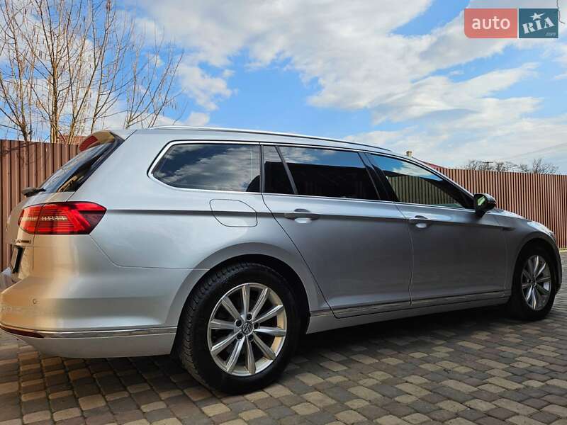 Універсал Volkswagen Passat 2015 в Ужгороді