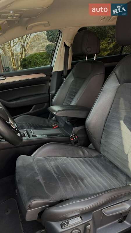 Універсал Volkswagen Passat 2015 в Ужгороді