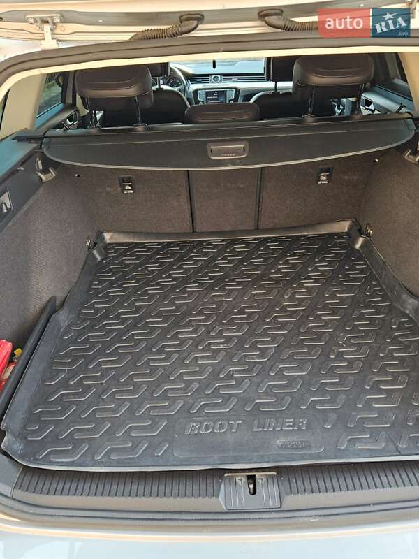 Універсал Volkswagen Passat 2015 в Ужгороді