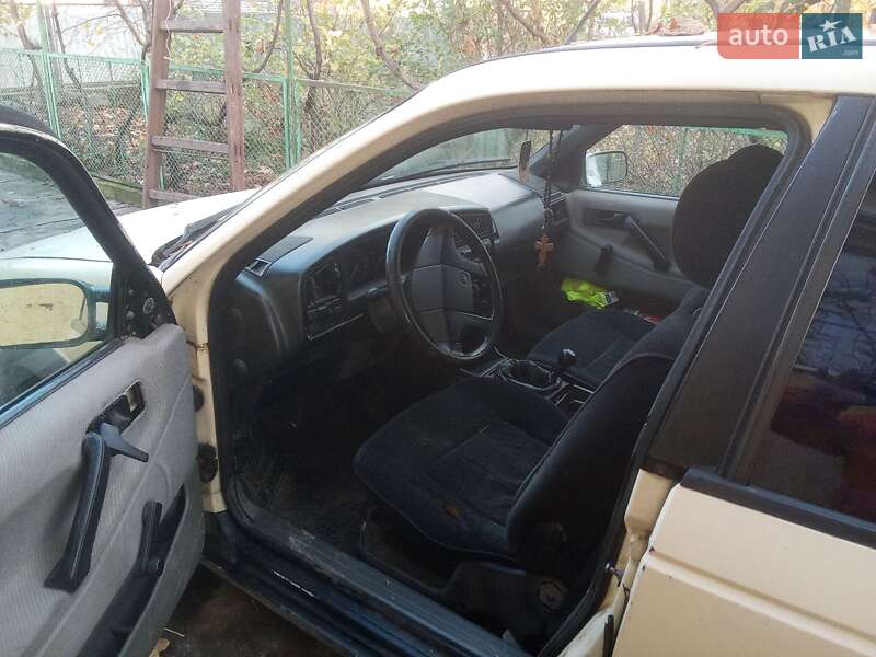 Універсал Volkswagen Passat 1990 в Виноградові