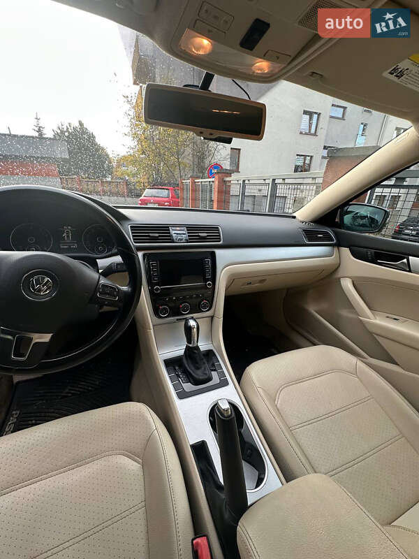 Седан Volkswagen Passat 2012 в Киеве