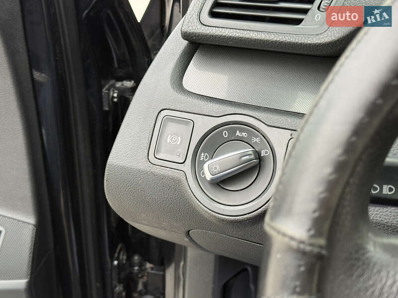 Универсал Volkswagen Passat 2006 в Звягеле