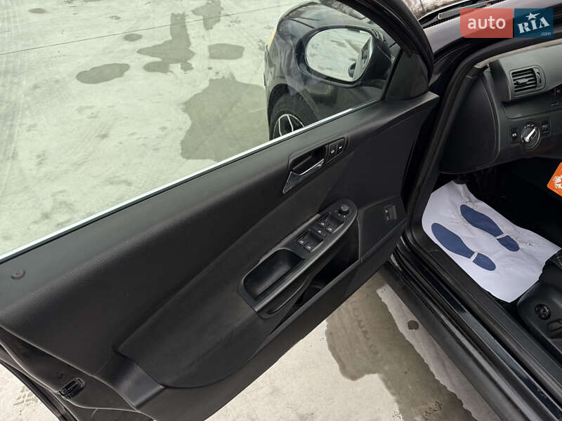 Универсал Volkswagen Passat 2006 в Звягеле