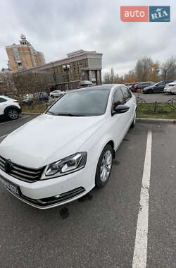Седан Volkswagen Passat 2011 в Києві