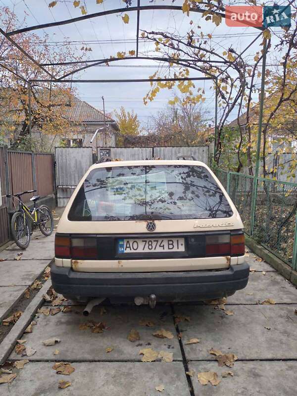 Універсал Volkswagen Passat 1990 в Виноградові