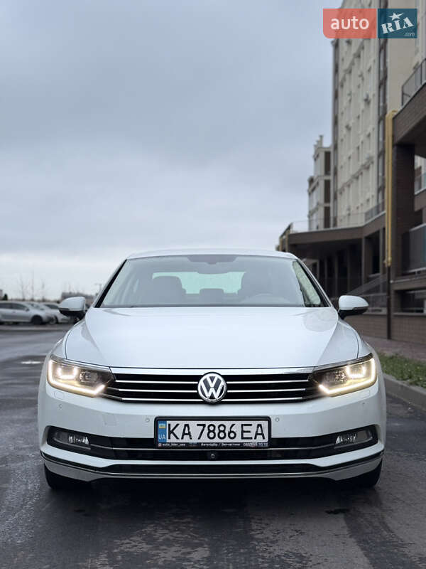 Седан Volkswagen Passat 2015 в Киеве