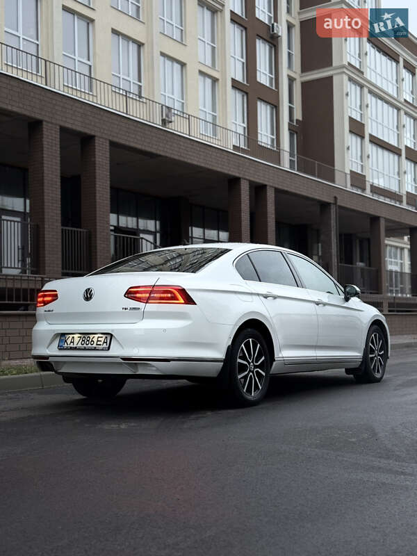 Седан Volkswagen Passat 2015 в Киеве