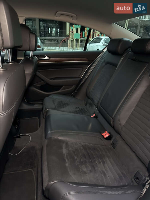 Седан Volkswagen Passat 2015 в Киеве