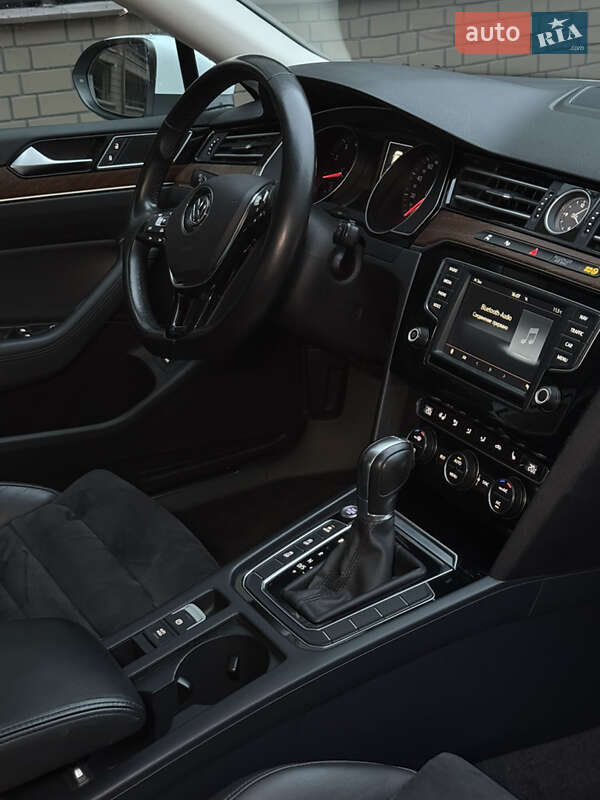 Седан Volkswagen Passat 2015 в Киеве