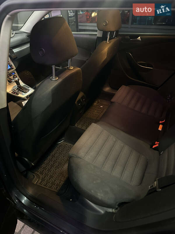 Універсал Volkswagen Passat 2009 в Ужгороді