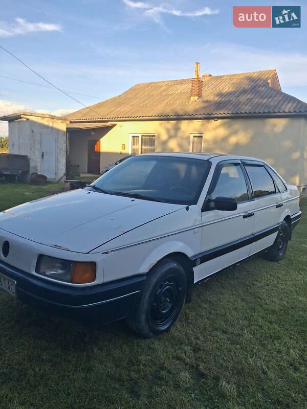 Седан Volkswagen Passat 1989 в Дрогобыче