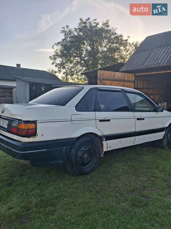 Седан Volkswagen Passat 1989 в Дрогобыче