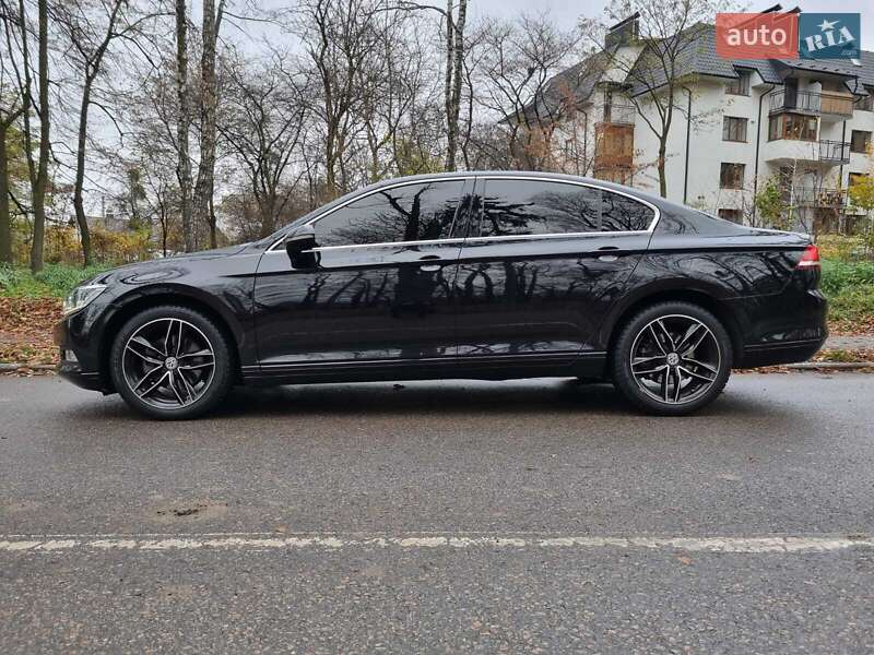 Седан Volkswagen Passat 2016 в Черновцах