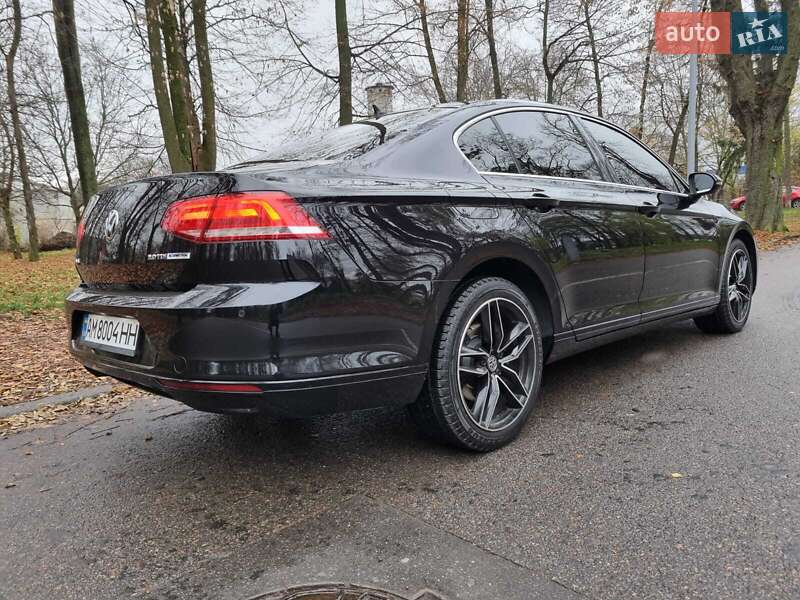 Седан Volkswagen Passat 2016 в Черновцах