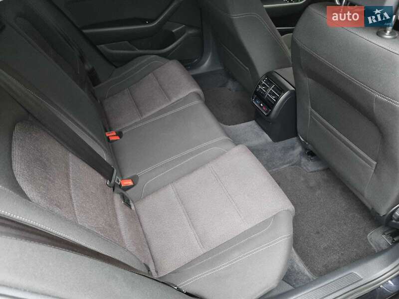 Седан Volkswagen Passat 2016 в Черновцах