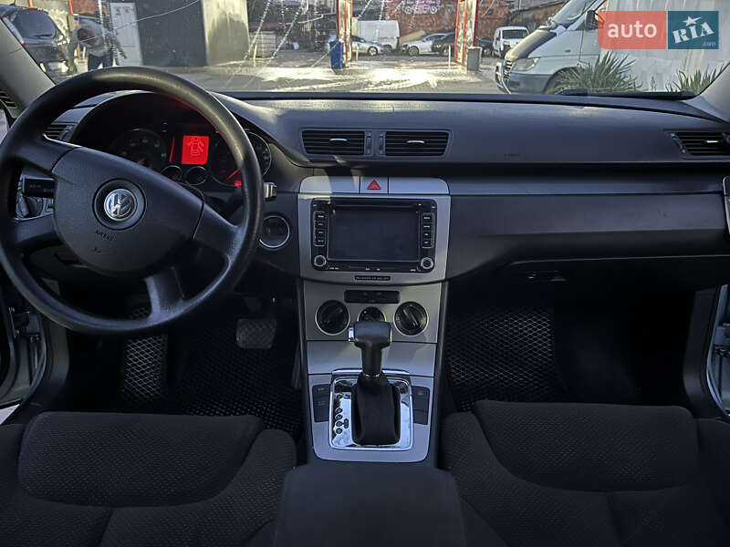 Седан Volkswagen Passat 2005 в Чернівцях