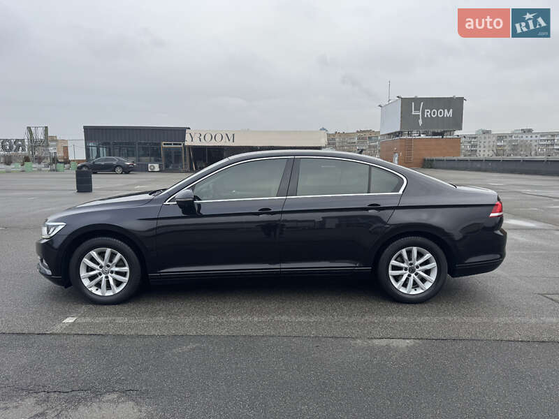 Седан Volkswagen Passat 2015 в Києві