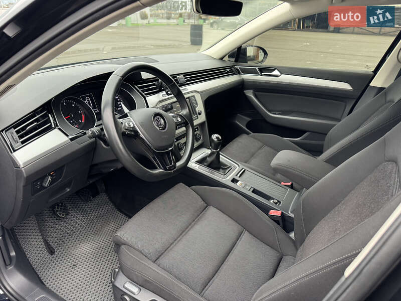 Седан Volkswagen Passat 2015 в Києві