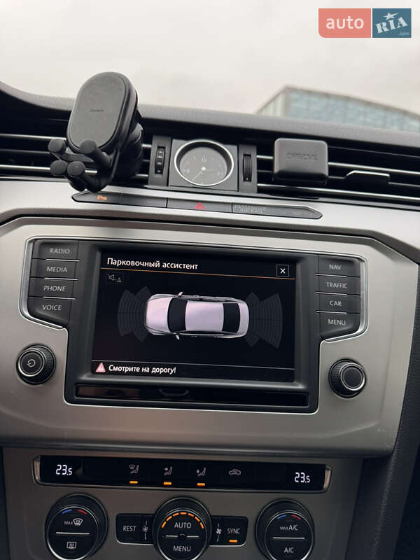 Седан Volkswagen Passat 2015 в Києві