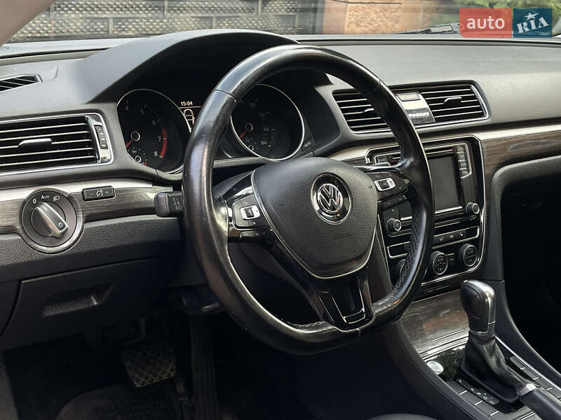 Седан Volkswagen Passat 2018 в Луцке