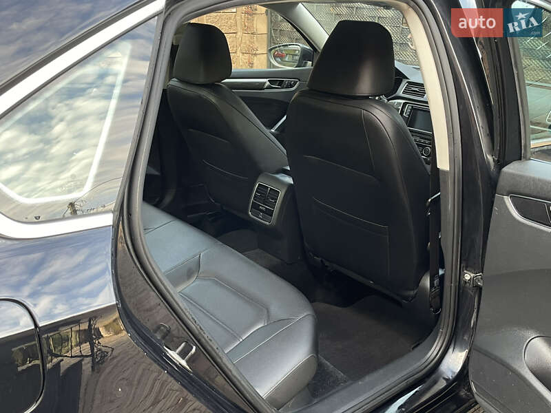 Седан Volkswagen Passat 2018 в Луцке