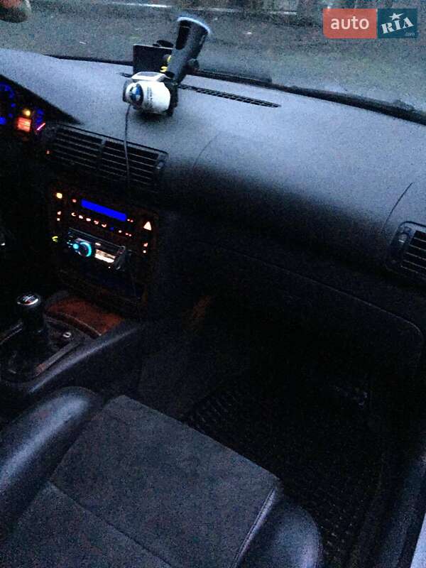 Седан Volkswagen Passat 2004 в Днепре