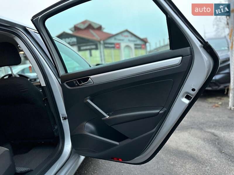 Седан Volkswagen Passat 2016 в Виннице