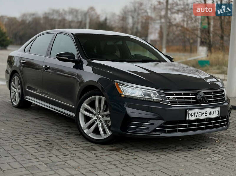 Седан Volkswagen Passat 2017 в Днепре