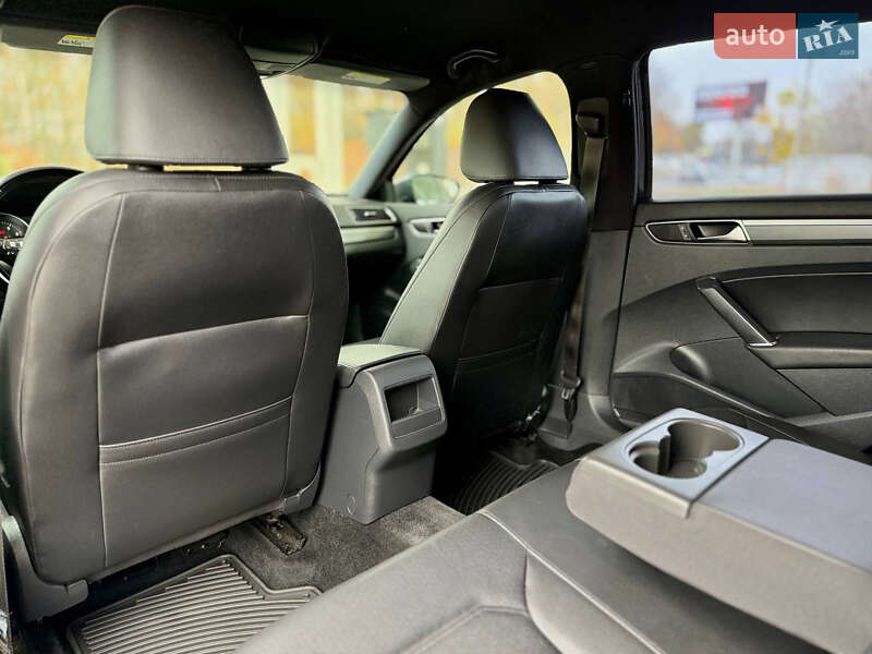 Седан Volkswagen Passat 2017 в Днепре