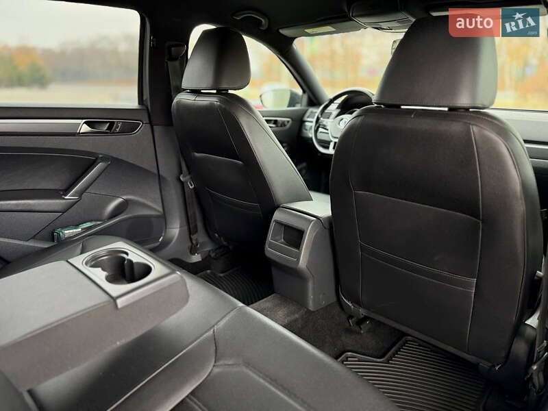 Седан Volkswagen Passat 2017 в Днепре