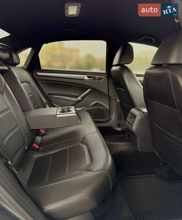 Седан Volkswagen Passat 2017 в Днепре